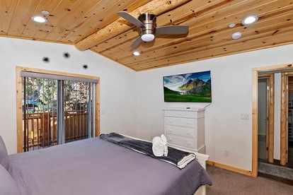 Pet-friendly Cabin with Private Patio Perfect for Hiking Trails in Big Bear City, California - Big Bear, California - glamping.directory
