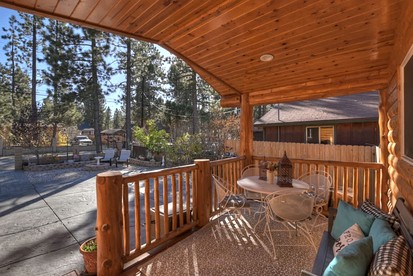 Pet-friendly Cabin with Private Patio Perfect for Hiking Trails in Big Bear City, California - Big Bear, California - glamping.directory