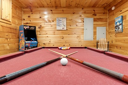 Luxurious Mountain Cabin with Hot Tub & Game Room near Blue Ridge, Georgia - Blue Ridge, Georgia - glamping.directory