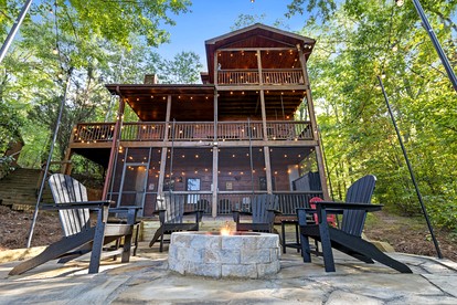 Luxurious Mountain Cabin with Hot Tub & Game Room near Blue Ridge, Georgia - Blue Ridge, Georgia - glamping.directory