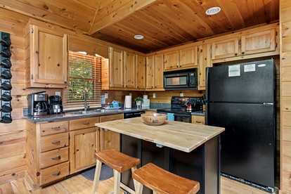Luxurious Mountain Cabin with Hot Tub & Game Room near Blue Ridge, Georgia - Blue Ridge, Georgia - glamping.directory