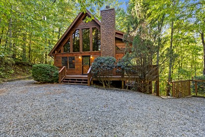 Luxurious Mountain Cabin with Hot Tub & Game Room near Blue Ridge, Georgia - glamping.directory