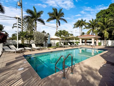 Modern Gated Townhouse with Heated Pool Access Near Beaches – Pompano Beach, Florida - Pompano Beach, Florida - glamping.directory