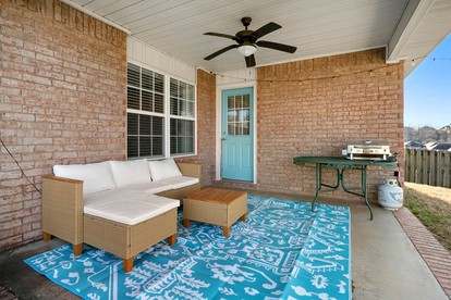 Cozy Retreat w/ Soaker Tub & Family Entertainment Area in Siloam Springs, Arkansas - Van Buren, Arkansas - glamping.directory