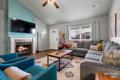 Cozy Retreat w/ Soaker Tub & Family Entertainment Area in Siloam Springs, Arkansas - Van Buren, Arkansas - glamping.directory