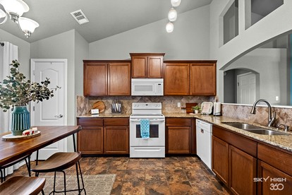 Cozy Retreat w/ Soaker Tub & Family Entertainment Area in Siloam Springs, Arkansas - Van Buren, Arkansas - glamping.directory