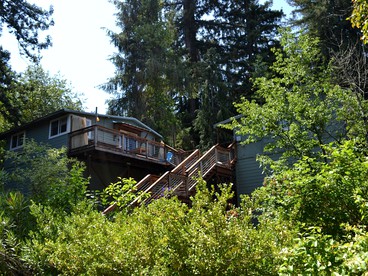 Beautiful Cottage Rental with Private River Beach on the Russian River, California - Forestville, California - glamping.directory