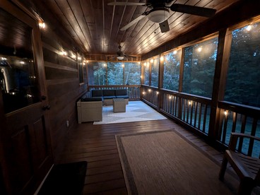 Cozy Cabin with Porch and Game Room in Ellijay, Georgia - Ellijay, Georgia - glamping.directory