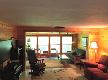 Pet-Friendly Cottage Overlooking a Koi Pond near Mark Twain National Forest, Missouri - Steelville, Missouri - glamping.directory