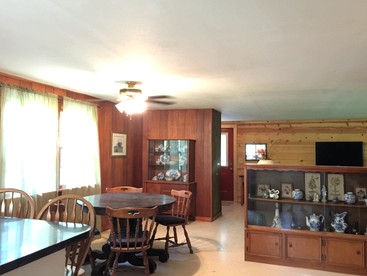 Pet-Friendly Cottage Overlooking a Koi Pond near Mark Twain National Forest, Missouri - Steelville, Missouri - glamping.directory