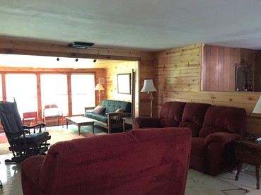 Pet-Friendly Cottage Overlooking a Koi Pond near Mark Twain National Forest, Missouri - Steelville, Missouri - glamping.directory