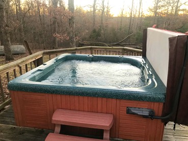 Pet-Friendly Cottage Overlooking a Koi Pond near Mark Twain National Forest, Missouri - Steelville, Missouri - glamping.directory