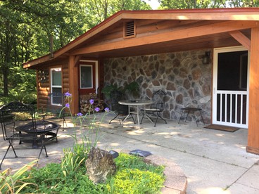 Pet-Friendly Cottage Overlooking a Koi Pond near Mark Twain National Forest, Missouri - glamping.directory