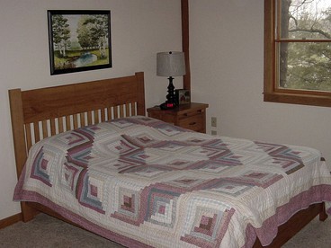 Relaxing Lakeside Cabin Ideal For Family Vacations in Eldon, Missouri - Eldon, Missouri - glamping.directory