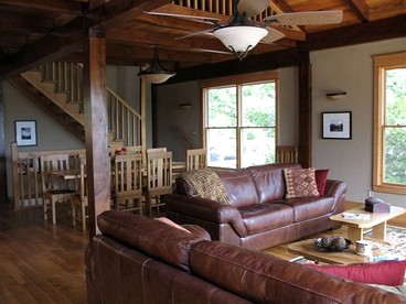 Relaxing Lakeside Cabin Ideal For Family Vacations in Eldon, Missouri - Eldon, Missouri - glamping.directory