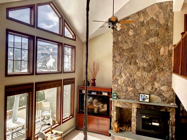 RU - H8 Gorgeous Stone Hill Townhome in the heart of Bretton Woods Great views huge kitchen fireplace in New Hampshire - glamping.directory