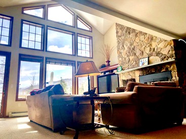RU - H8 Gorgeous Stone Hill Townhome in the heart of Bretton Woods Great views huge kitchen fireplace in New Hampshire - Carroll, New Hampshire - glamping.directory
