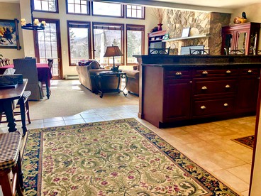 RU - H8 Gorgeous Stone Hill Townhome in the heart of Bretton Woods Great views huge kitchen fireplace in New Hampshire - Carroll, New Hampshire - glamping.directory