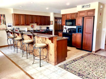 RU - H8 Gorgeous Stone Hill Townhome in the heart of Bretton Woods Great views huge kitchen fireplace in New Hampshire - Carroll, New Hampshire - glamping.directory