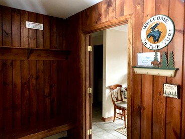 RU - H8 Gorgeous Stone Hill Townhome in the heart of Bretton Woods Great views huge kitchen fireplace in New Hampshire - Carroll, New Hampshire - glamping.directory