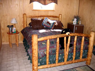 Countryside Cabin Retreat with Jacuzzi near Beartooth Mountains, Montana - Polebridge, Montana - glamping.directory