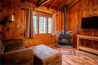 Cozy Lakefront Honeymoon Cabin with Fireplace & Marina Access Near Babbitt, Minnesota - Babbitt, Minnesota - glamping.directory