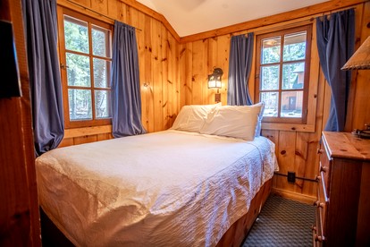 Cozy Lakefront Honeymoon Cabin with Fireplace & Marina Access Near Babbitt, Minnesota - Babbitt, Minnesota - glamping.directory
