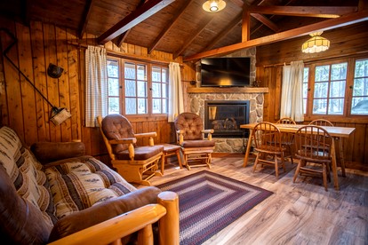 Cozy Lakefront Honeymoon Cabin with Fireplace & Marina Access Near Babbitt, Minnesota - Babbitt, Minnesota - glamping.directory