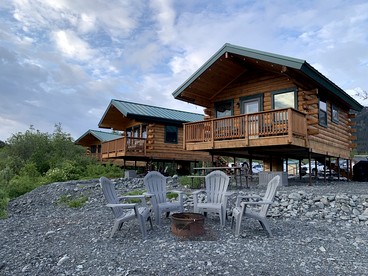 Scenic Creekside Escape with Deck, Fire Ring & Wildlife Views in Seward, Alaska - Seward, Alaska - glamping.directory
