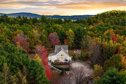 Gorgeous Modern Vacation Rental with Game Room Surrounded by Nature in Madison, New Hampshire - Madison, New Hampshire - glamping.directory