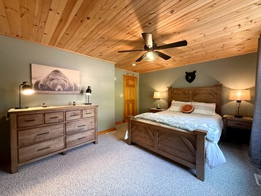 Gorgeous Modern Vacation Rental with Game Room Surrounded by Nature in Madison, New Hampshire - Madison, New Hampshire - glamping.directory