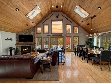 Gorgeous Modern Vacation Rental with Game Room Surrounded by Nature in Madison, New Hampshire - Madison, New Hampshire - glamping.directory