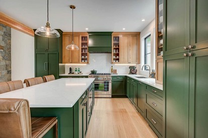 Luxurious Ski-In Townhouse with Fireplace & Game Room near Cranmore Mountain, North Conway NH - Conway, New Hampshire - glamping.directory