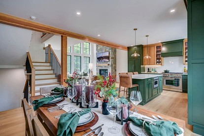 Luxurious Ski-In Townhouse with Fireplace & Game Room near Cranmore Mountain, North Conway NH - Conway, New Hampshire - glamping.directory
