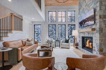Luxurious Ski-In Townhouse with Fireplace & Game Room near Cranmore Mountain, North Conway NH - glamping.directory
