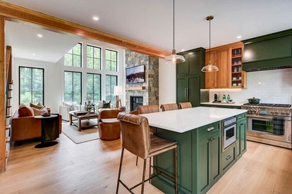 Luxurious Ski-In Townhouse with Fireplace & Game Room near Cranmore Mountain, North Conway NH - Conway, New Hampshire - glamping.directory