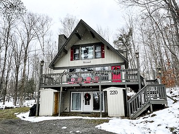 Treehouse Style Cabin Nestled in the Okemo Mountains For an Action Packed Outdoor Getaway in Nature, Vermont - Ludlow, Vermont - glamping.directory