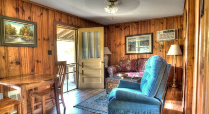 Luxurious and Modern One-Bedroom Cabin Rentals for Two in Somerset, Kentucky - Somerset, Kentucky - glamping.directory