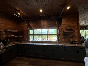 Gorgeous Cabin with Indoor Pool, Fireplace and Barbecue in Sevierville, Tennessee - Sevierville, Tennessee - glamping.directory