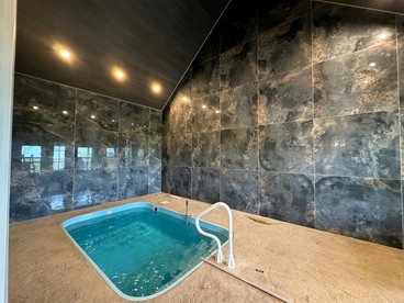 Gorgeous Cabin with Indoor Pool, Fireplace and Barbecue in Sevierville, Tennessee - Sevierville, Tennessee - glamping.directory