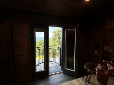 Gorgeous Cabin with Indoor Pool, Fireplace and Barbecue in Sevierville, Tennessee - Sevierville, Tennessee - glamping.directory