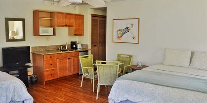 Spacious and Charming Cottage Rental with Hot Tub and Pool in Makawao, Hawaii - Makawao, Hawaii - glamping.directory