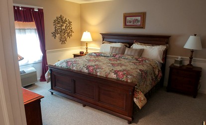 Spacious and Charming Cottage Rental with Hot Tub and Pool in Makawao, Hawaii - Makawao, Hawaii - glamping.directory