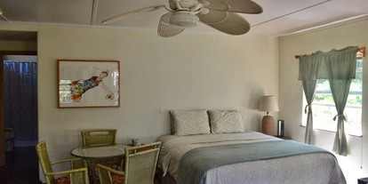 Spacious and Charming Cottage Rental with Hot Tub and Pool in Makawao, Hawaii - Makawao, Hawaii - glamping.directory