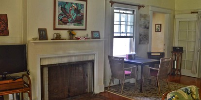 Spacious and Charming Cottage Rental with Hot Tub and Pool in Makawao, Hawaii - Makawao, Hawaii - glamping.directory