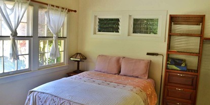 Spacious and Charming Cottage Rental with Hot Tub and Pool in Makawao, Hawaii - Makawao, Hawaii - glamping.directory