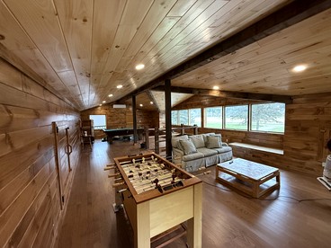 Upscale Rustic Cabin Surrounded by Spacious Pennsylvania Countryside near Pine Creek Gorge - Gaines, Pennsylvania - glamping.directory