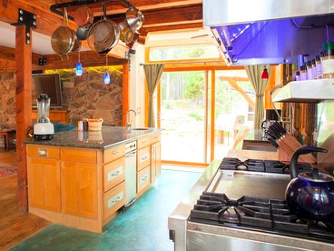 Luxurious Mountain Retreat with a Hot Tub near Denver, Colorado - Black Hawk, Colorado - glamping.directory