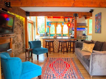 Luxurious Mountain Retreat with a Hot Tub near Denver, Colorado - Black Hawk, Colorado - glamping.directory