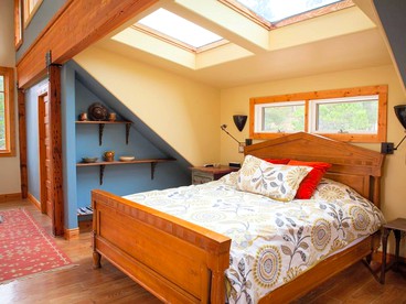 Luxurious Mountain Retreat with a Hot Tub near Denver, Colorado - Black Hawk, Colorado - glamping.directory
